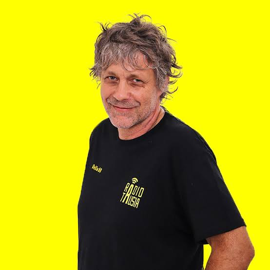 Della 80 con la t-shirt Radio Tausia